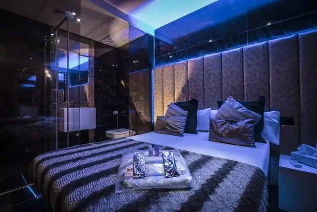 Chambre Cannes — stanza privata del club La Vie en Rose a Barcellona